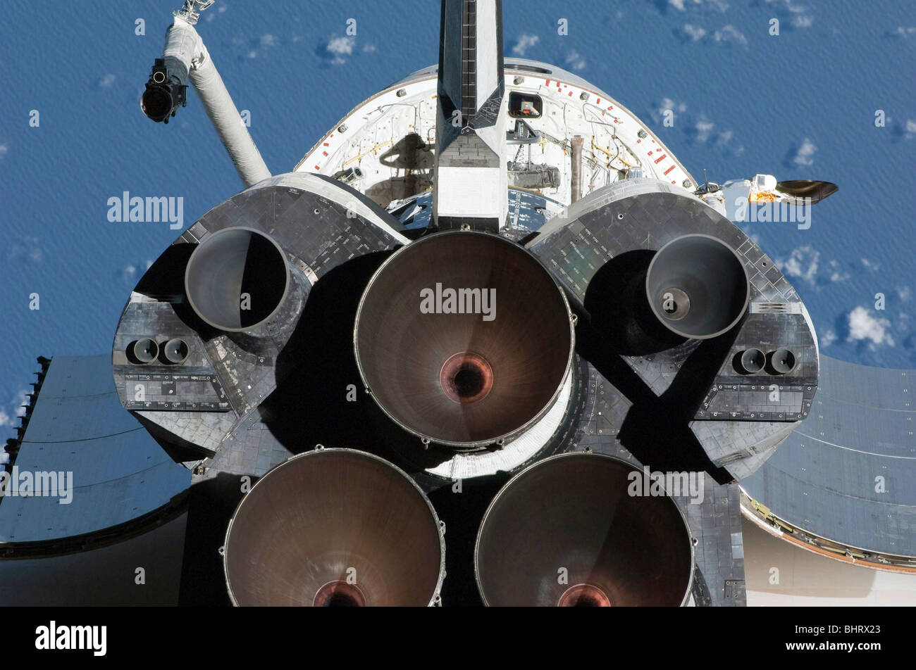9. Februar 2010 - Blick auf die drei Haupttriebwerke des Space Shuttle Endeavour Achter Abschnitt. Stockfoto