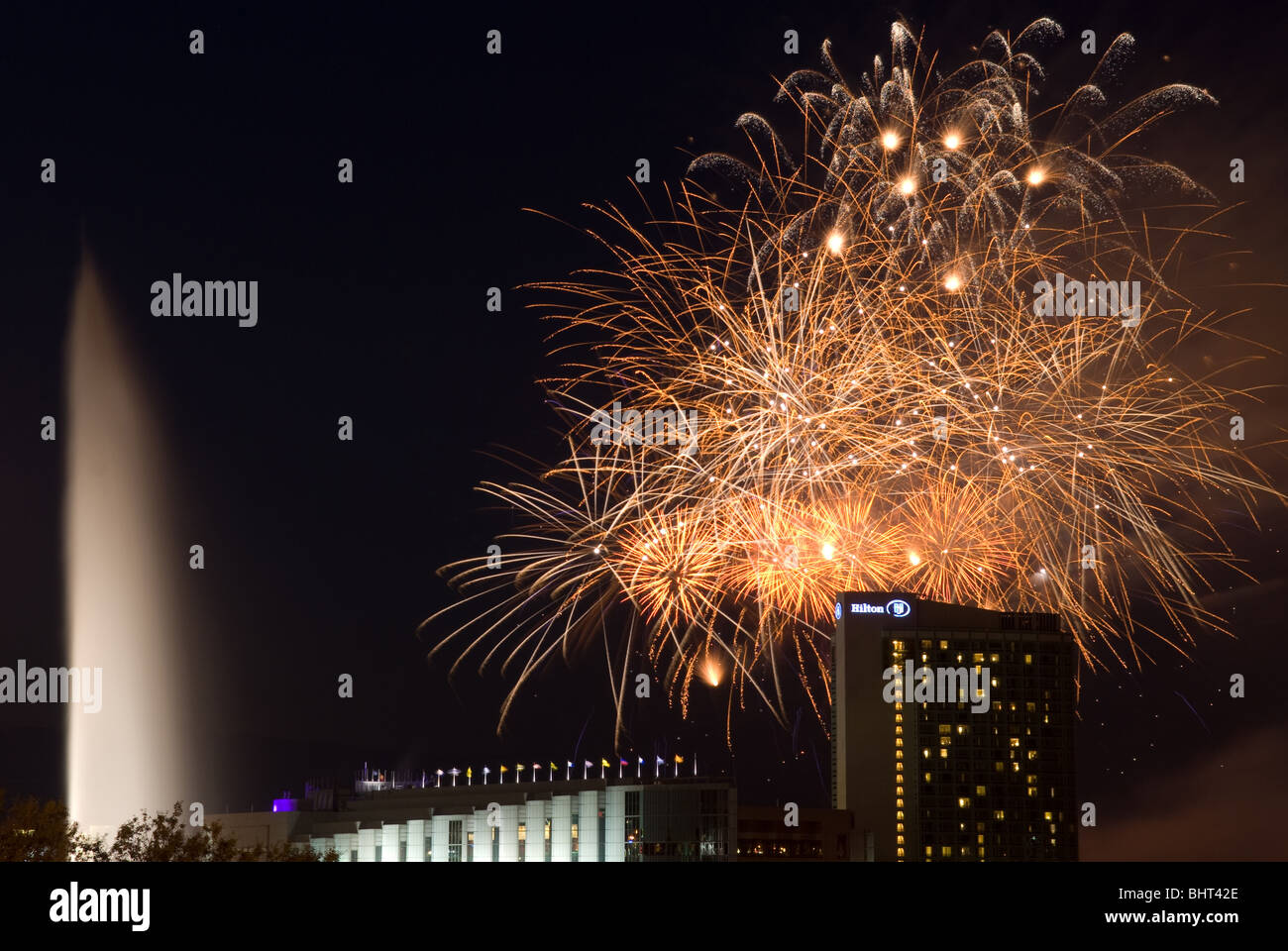 Der internationale Feuerwerkswettbewerb aka "Klang des Lichts" im Casino du Lac-Leamy / Hilton Hotel im Rumpf, Quebec. Stockfoto