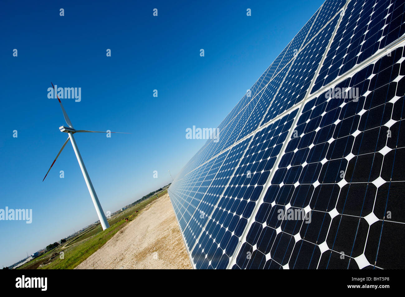 Solar und Windenergie Stockfoto
