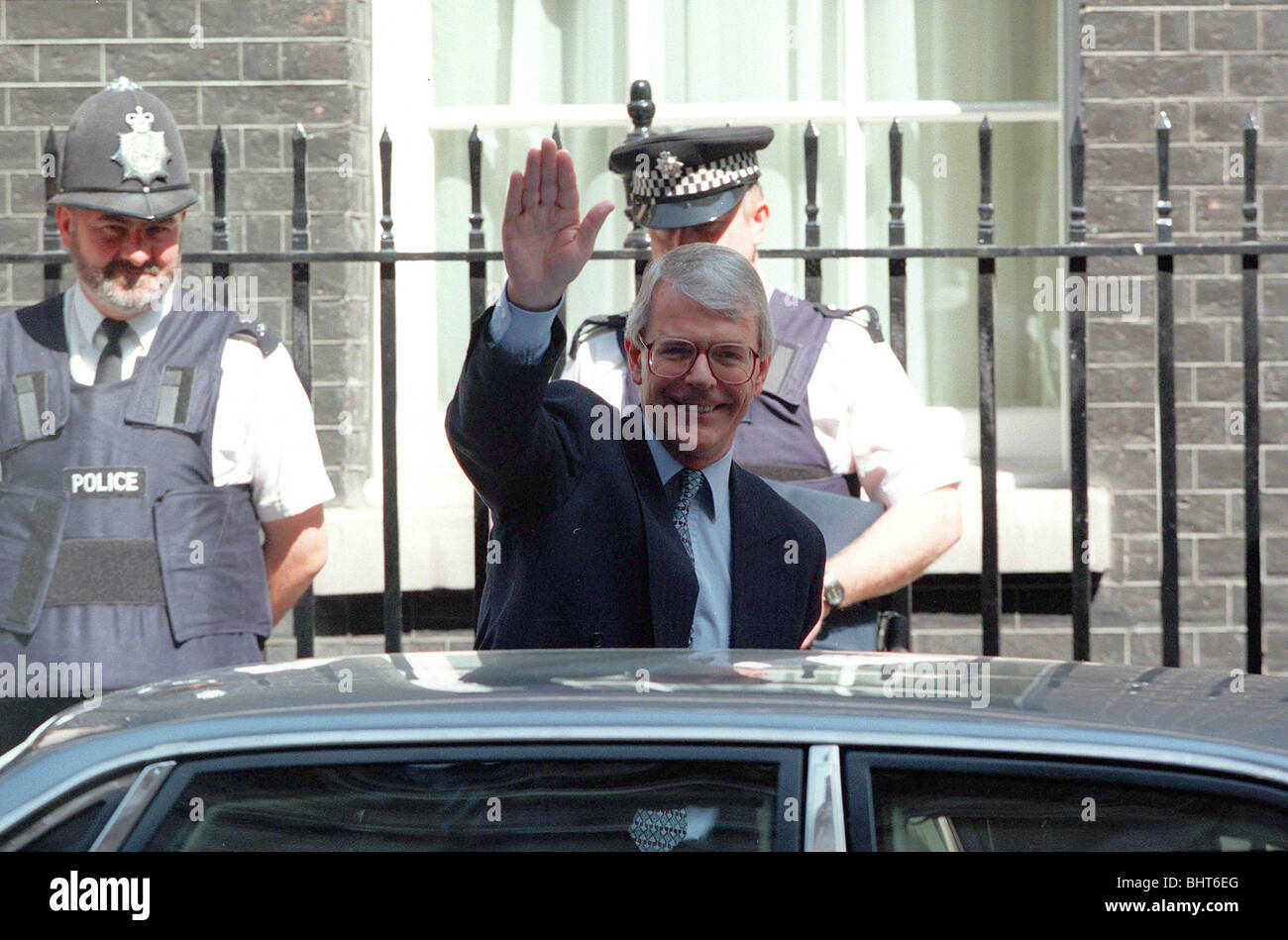 JOHN MAJOR Wellen seinen Abschied als verlässt er Nr. 10 06 Mai 1997 Stockfoto