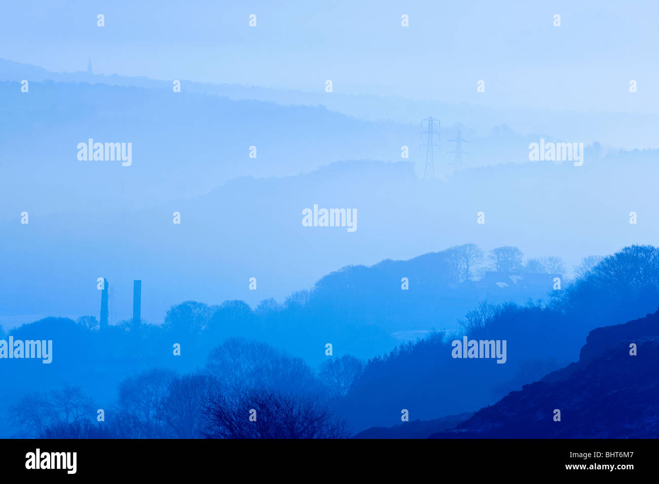 Ein nebliger Morgen Blick von Baildon Moor in der Nähe von Bradford in West Yorkshire Stockfoto