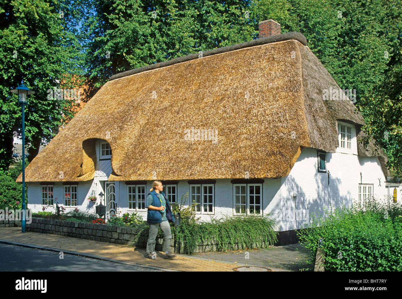 Reetgedeckten Haus In Bredstedt Nordseekuste Schleswig Holstein