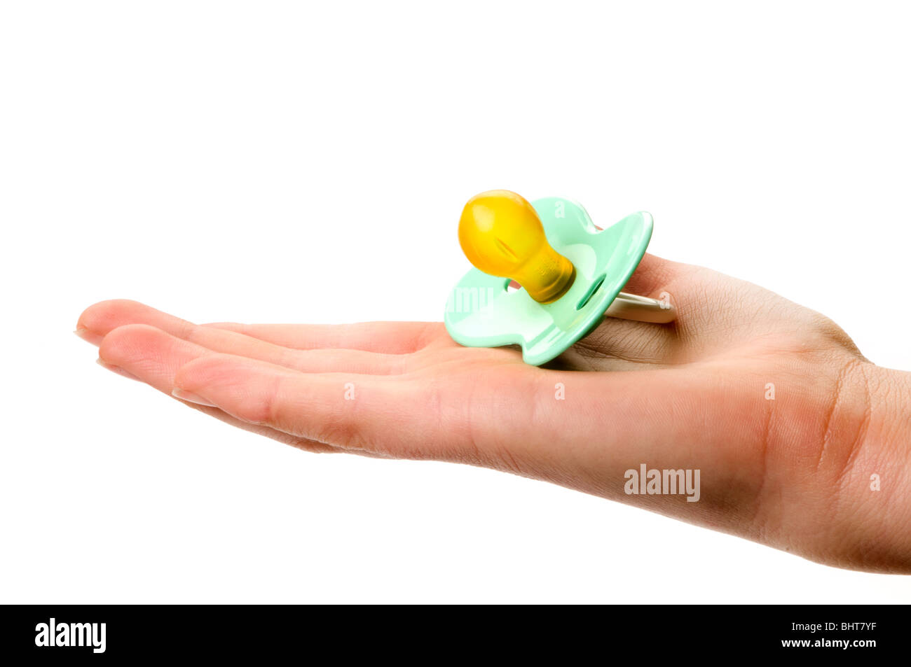 Hand hält Baby Schnuller Stockfoto
