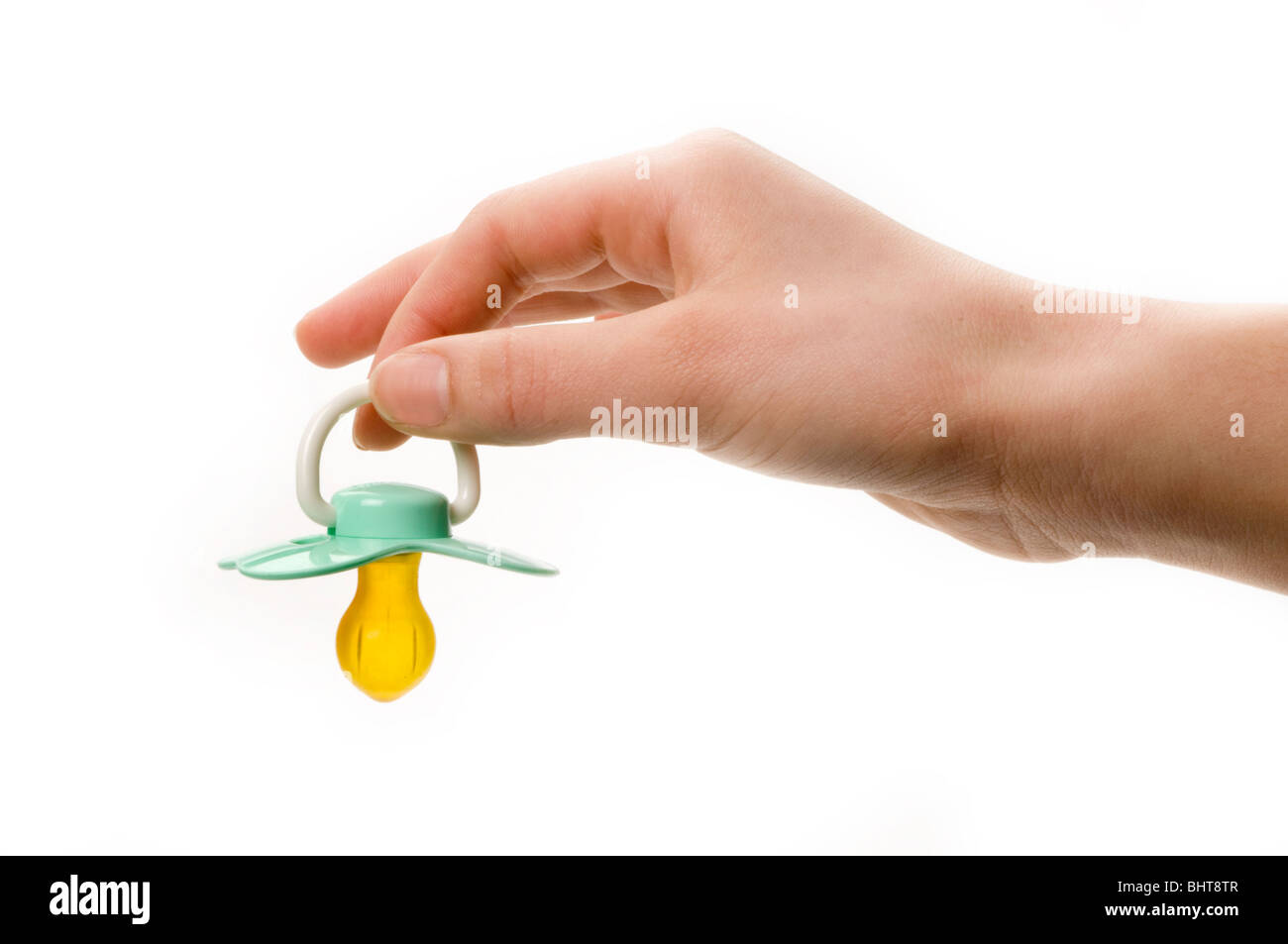 Hand hält Baby Schnuller Stockfoto