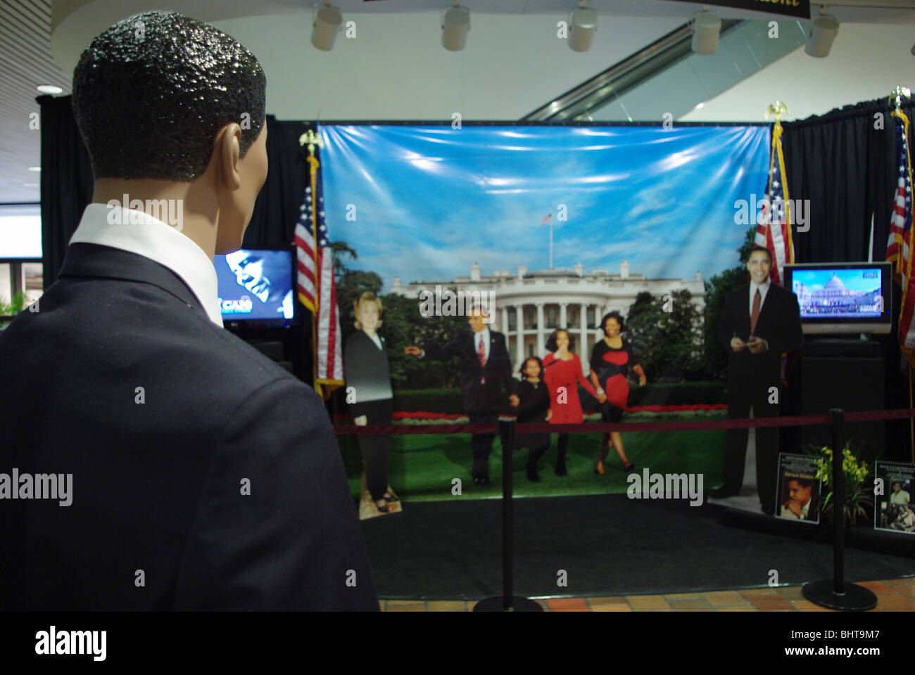 Installation in der Lobby des Government Center Gebäude mit Obama Familie Fotographie während des Black History Month in Febrary 2009 Stockfoto