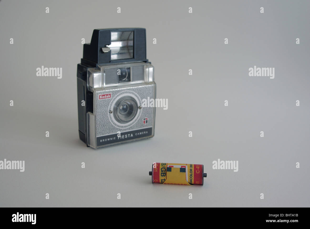 Fiesta Kodak Brownie-Typ Kamera mit Blitz und exponierten Kodacolor film Stockfoto