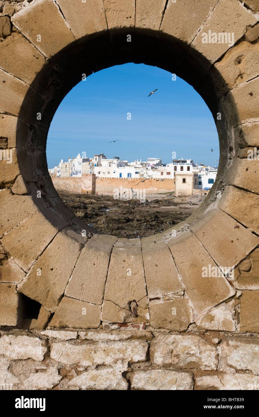 Altstadt von Essaouira, Marokko und seine Stadtmauer gesehen vom Hafen Skala Stockfoto