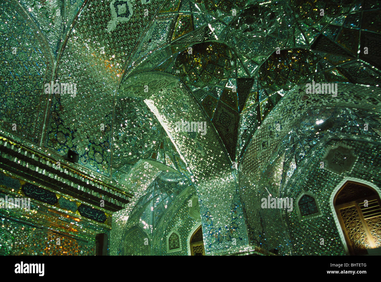 Glas, beten Innenraum Shah Cheragh Grab (Grab des König des Lichtes), Shiraz, Iran Stockfoto