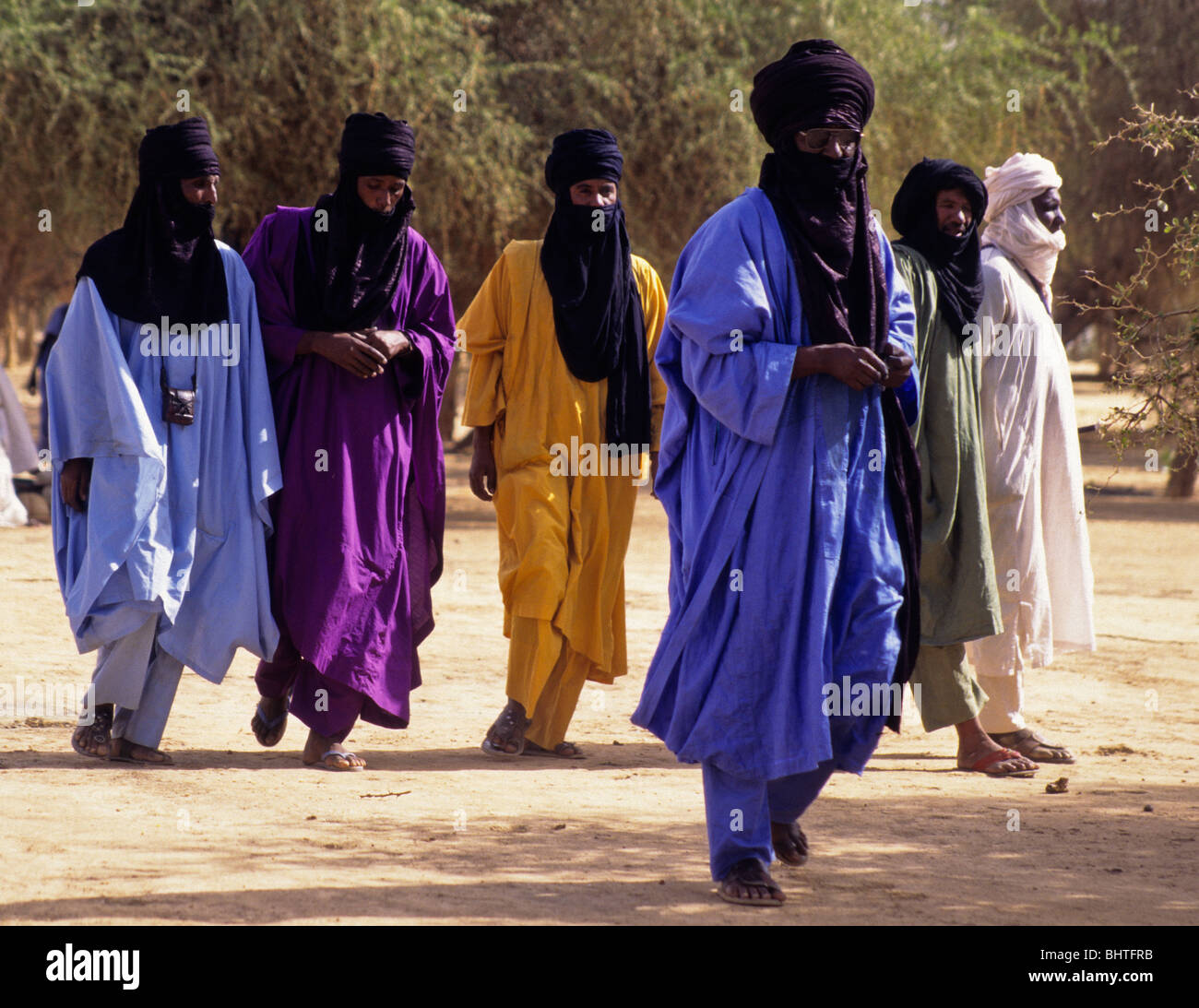 Akadaney, zentralen Niger, Westafrika. Fulani Nomaden, Maenner, Münder Verhüllt in Tuareg Mode. Jährliche Zusammenkunft, die Gerewol. Stockfoto