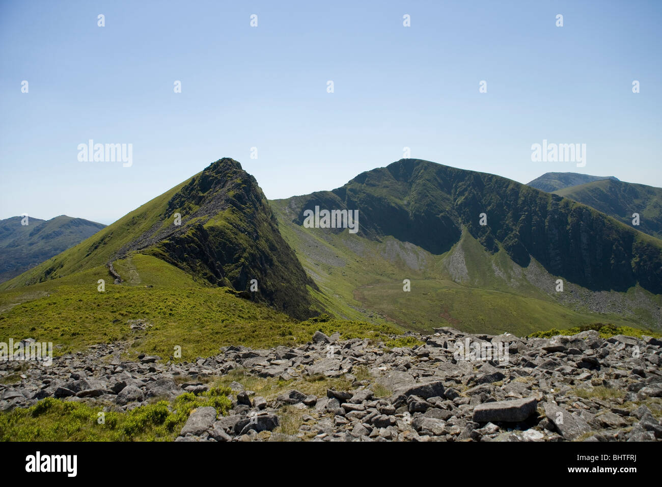 Nantlle Ridge über das Dorf Rhyd Ddu in Snowdonia Stockfoto
