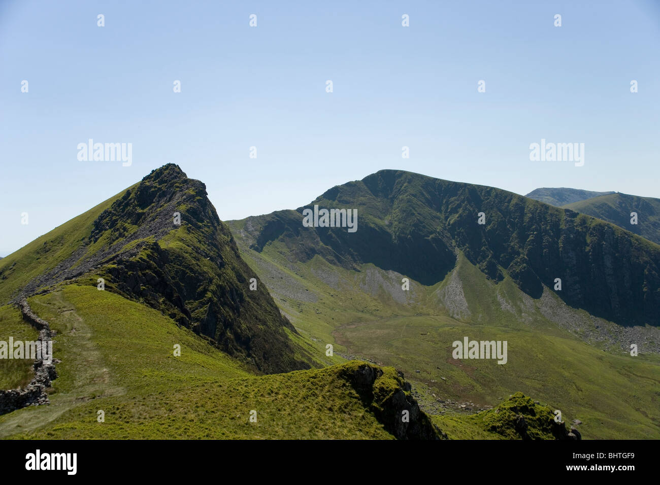 Nantlle Ridge über das Dorf Rhyd Ddu in Snowdonia Stockfoto