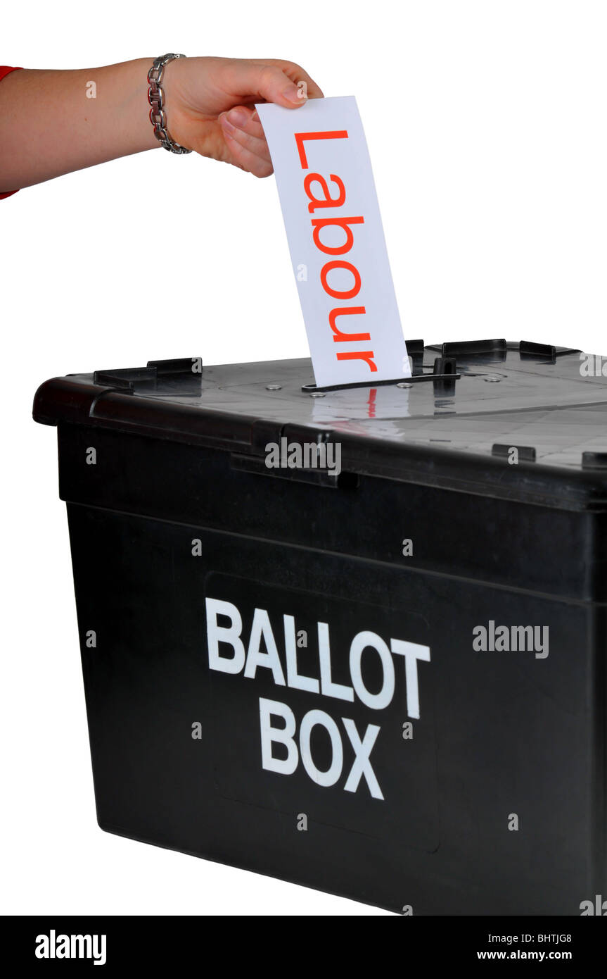 Wahlurne, Hand Platzierung einer Arbeit Stimmen in eine Wahlurne, Abstimmung mit Urne Stockfoto