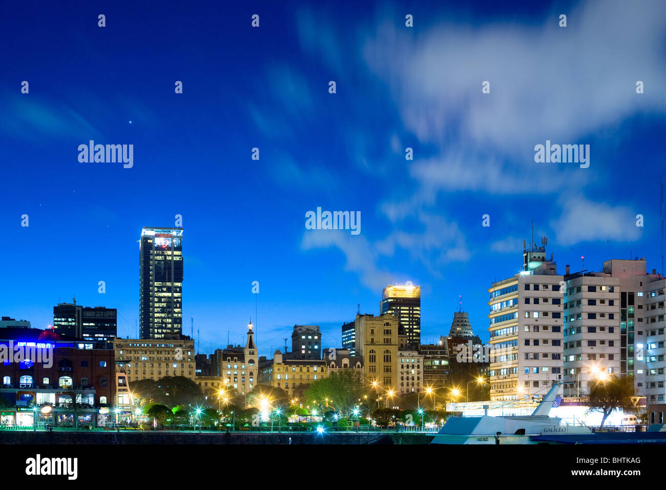 Die Innenstadt von Buenos Aires aus Puerto Madero, Argentinien, Südamerika Stockfoto