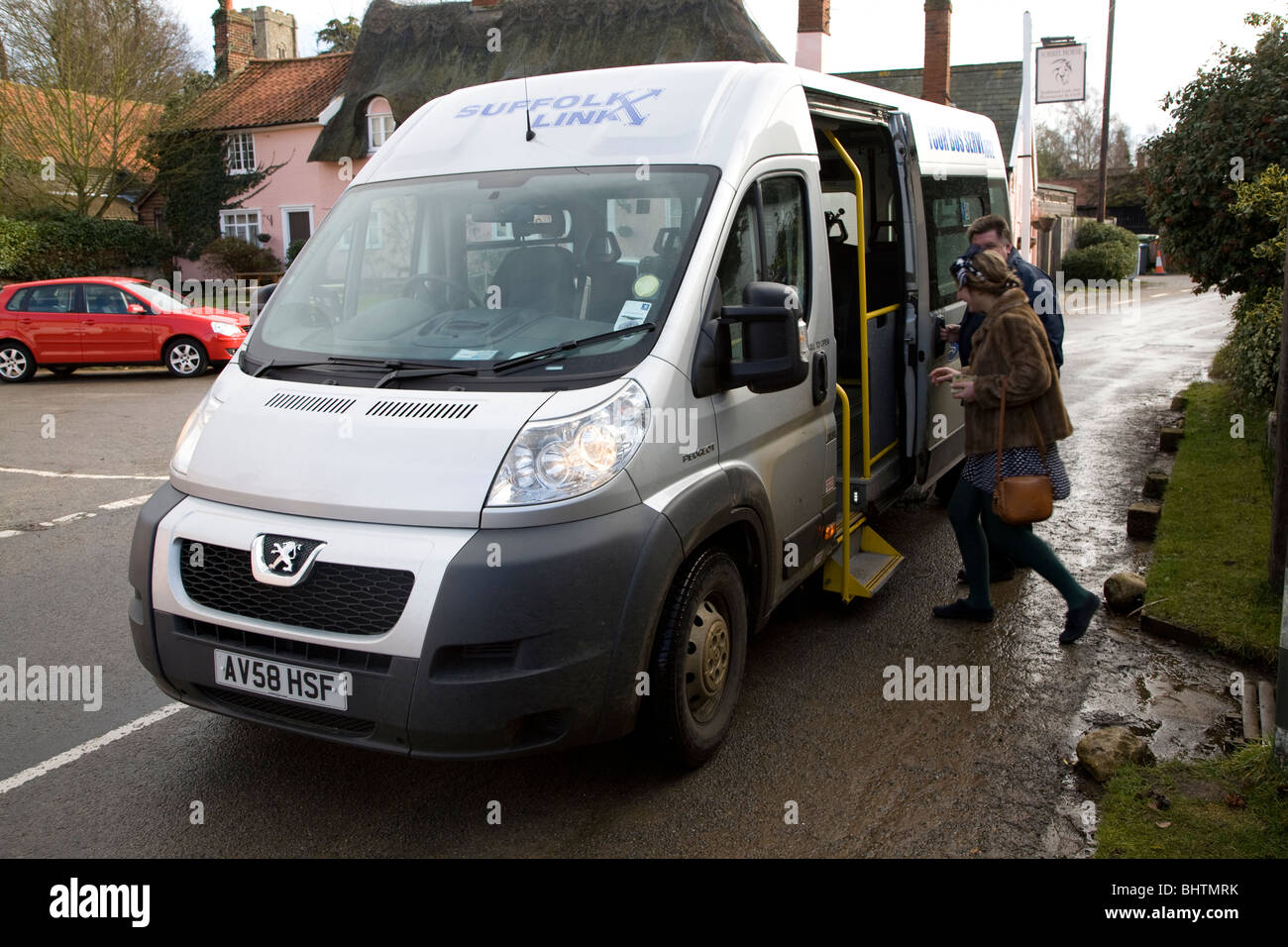 Britischer personentransportbus Fotos und Bildmaterial in hoher