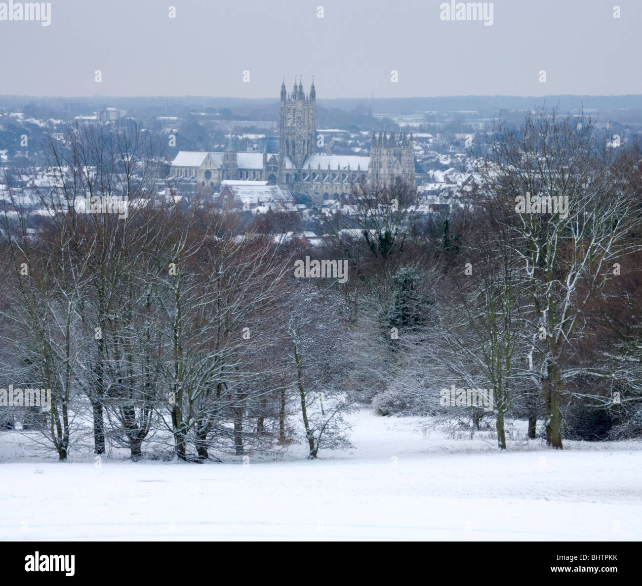 Canterbury Kathedrale von der Universität in Kent, UK betrachtet. Stockfoto