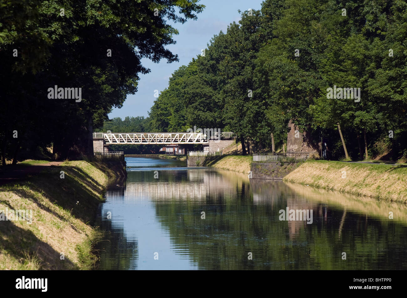 Canal du Centre, Fluss und Brücke, Bracquegnies, Provinz Hennegau, Belgien Stockfoto