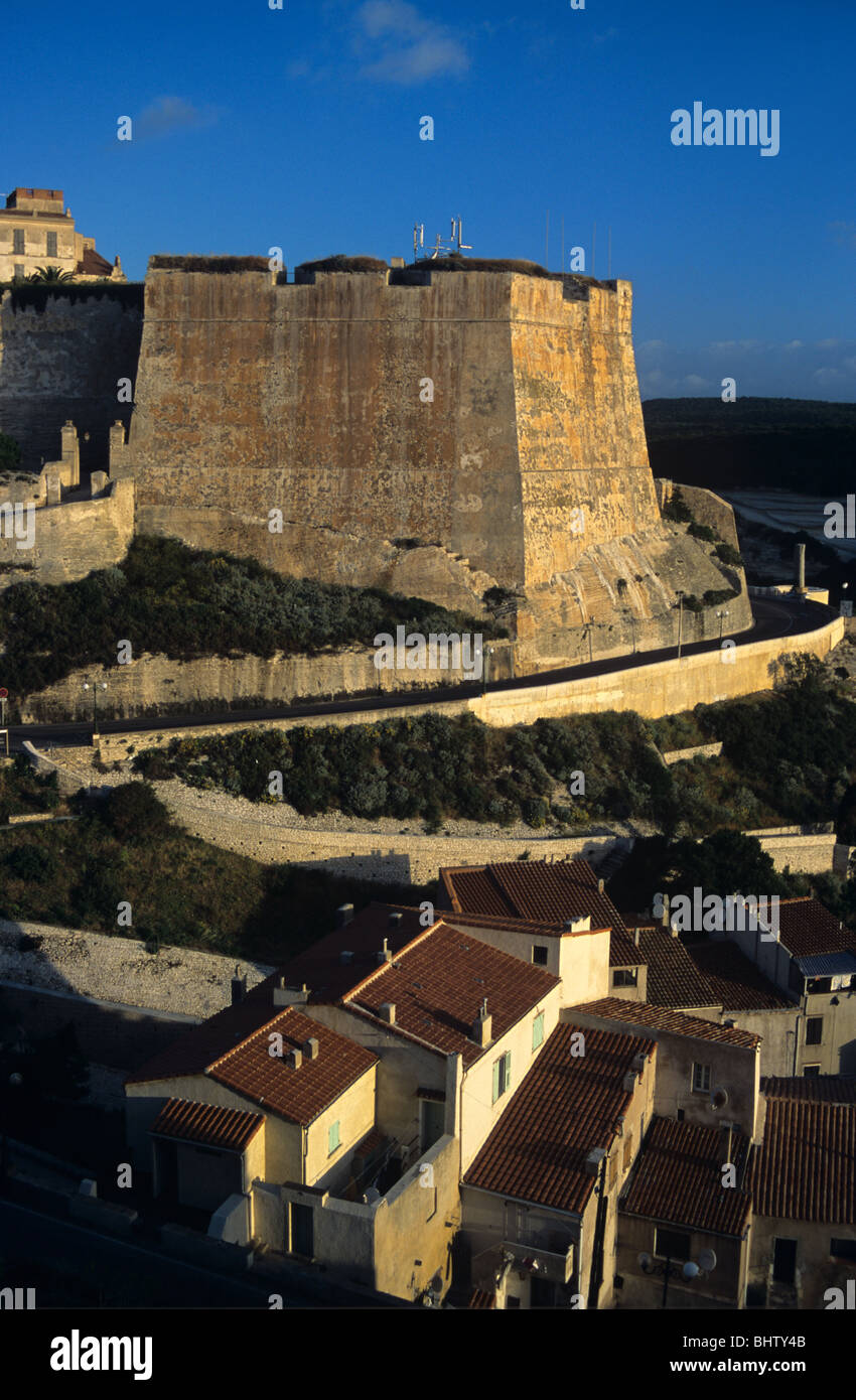 Bastion de l'Etendard, genuesischen Zitadelle oder mittelalterlichen Stadtmauern oder Befestigungen, Bonifacio, Korsika, Frankreich Stockfoto