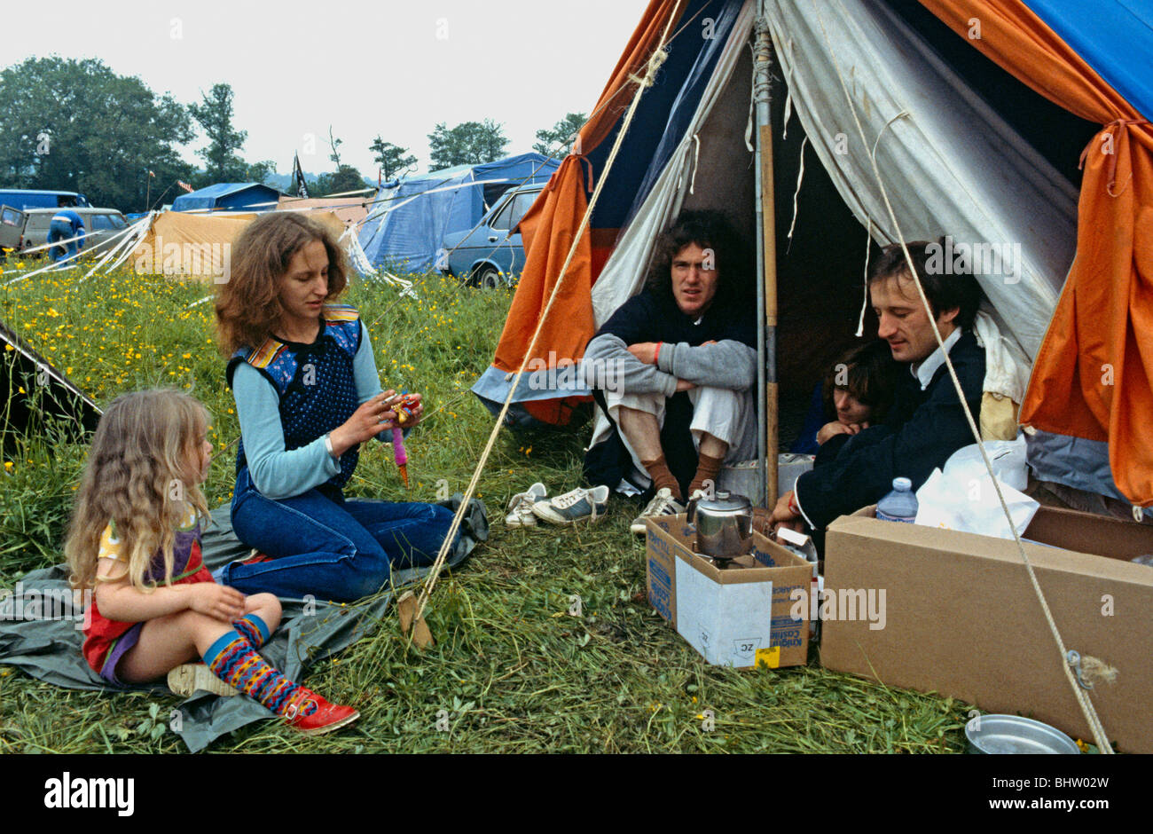 Hippie Familie Camping in Glastonbury Festival Pilton Somerset UK Europa Stockfoto