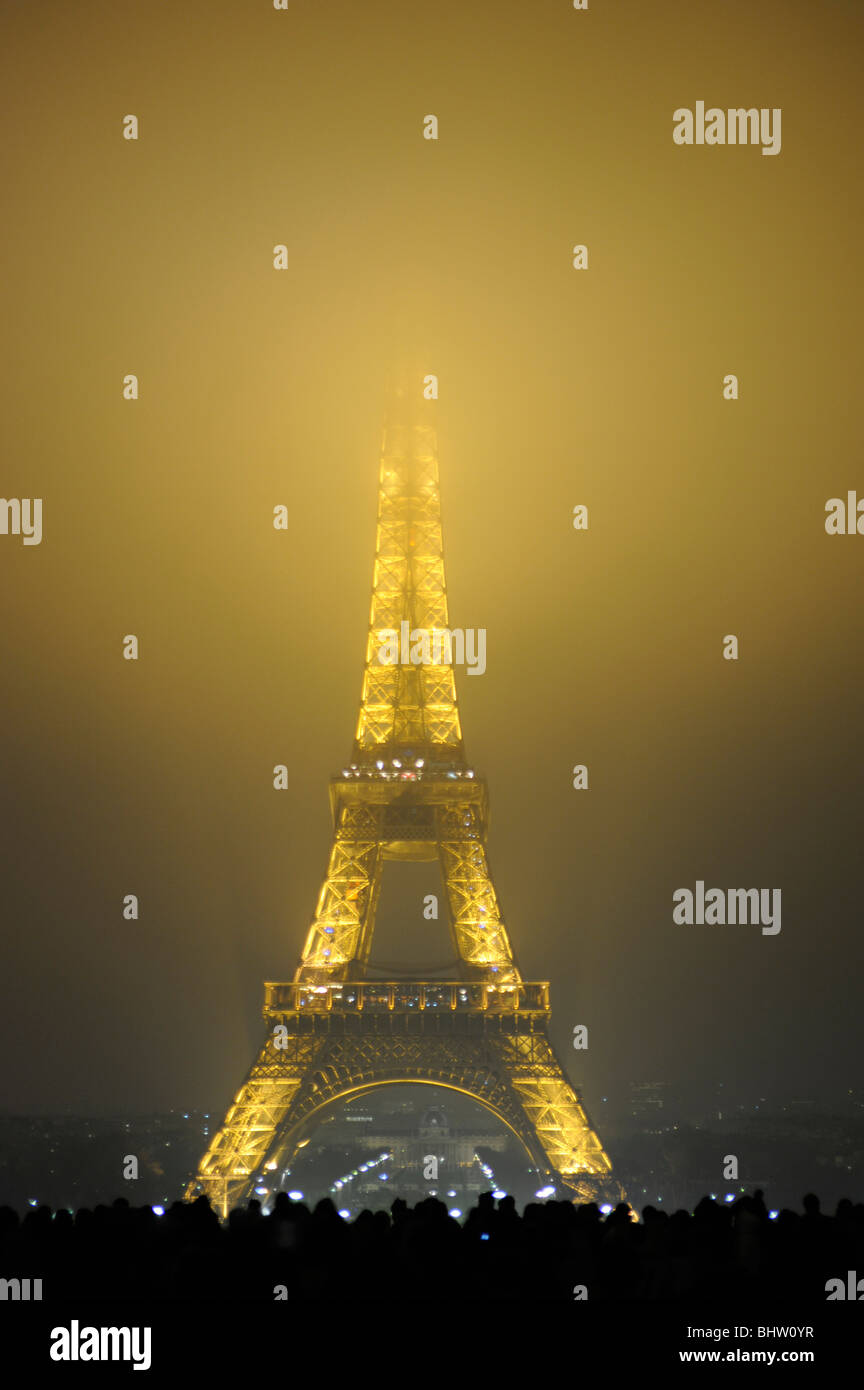 Eiffelturm, Paris bei Nacht, Frankreich Stockfoto