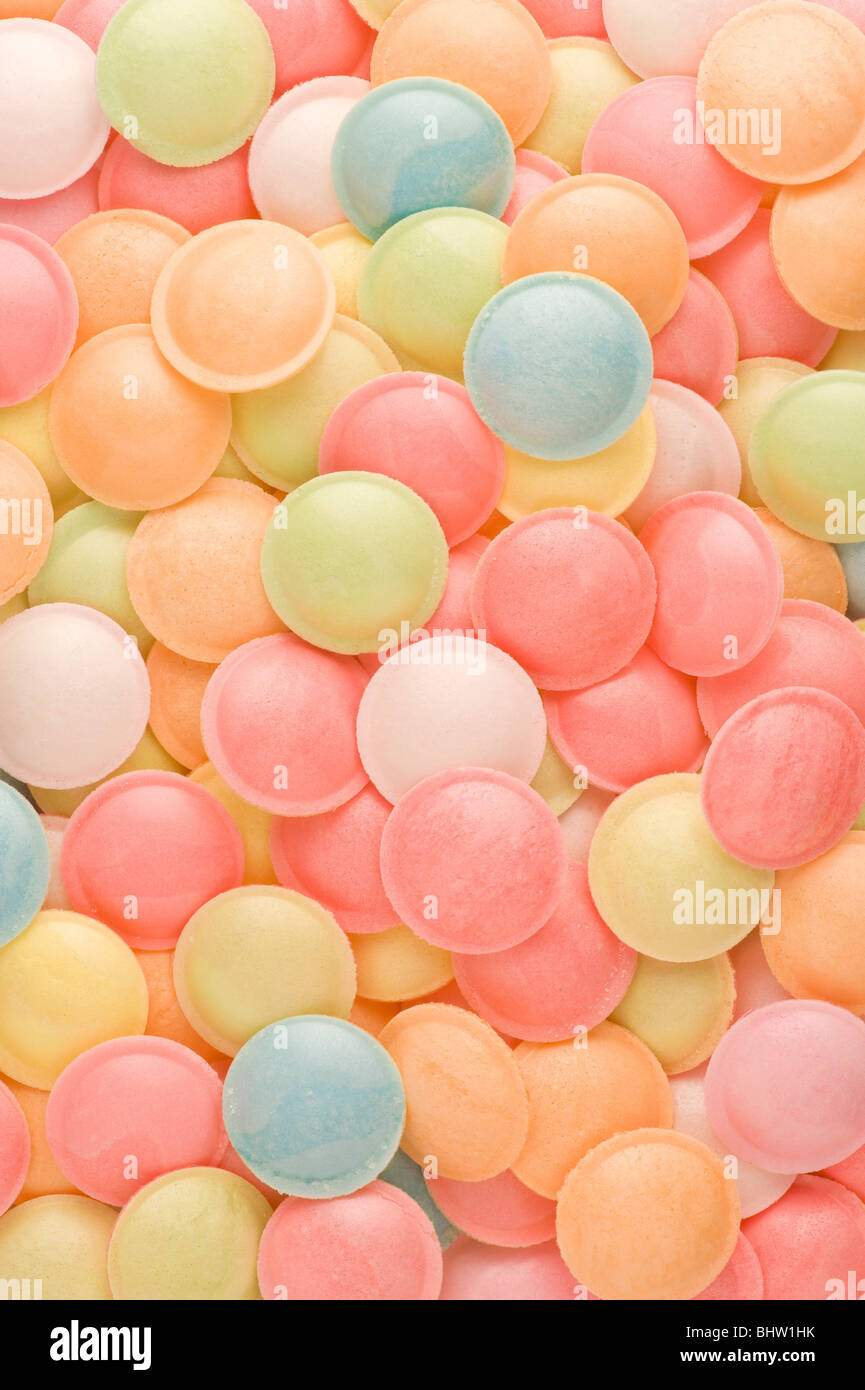 Studioaufnahme von fliegenden Untertasse Süßigkeiten Stockfoto
