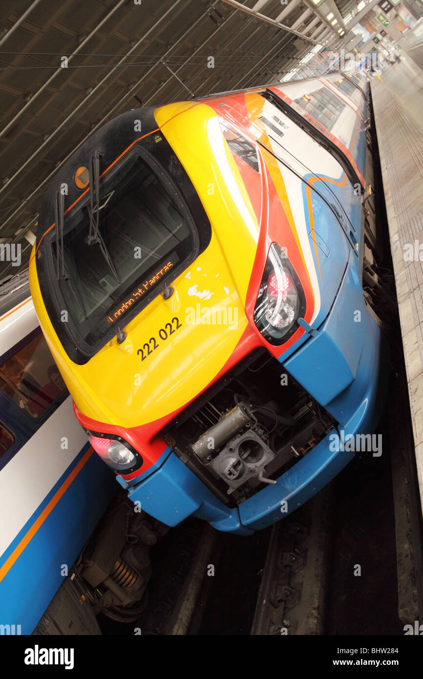 Osten MidlandsTrains Klasse 222 Meridian Zug Lok am Bahnhof London St. Pancras im Feb 2010 Stockfoto