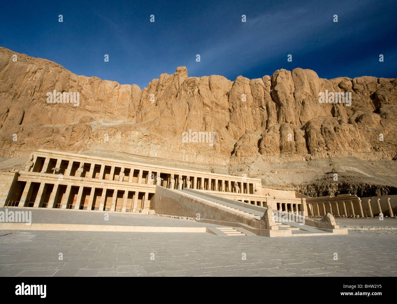 Tempel der Hatschepsut, Deir el-Bahri am Westufer in Luxor, Ägypten. Stockfoto