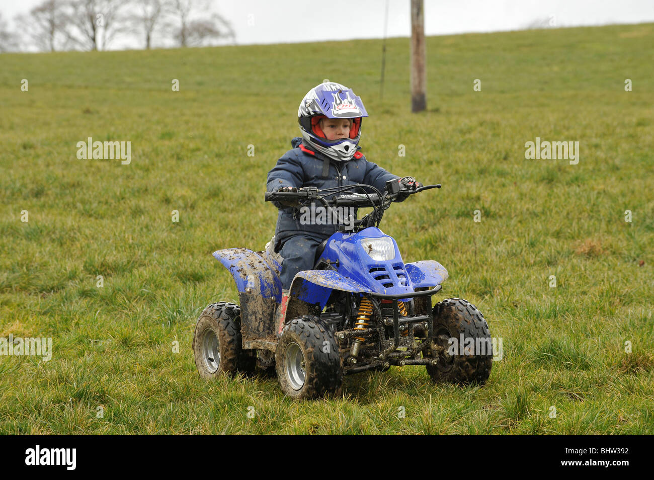 Ab Wieviel Jahren Dürfen Kinder Mit Quad Mitfahren Kinder Quad Stockfotos und -bilder Kaufen - Alamy