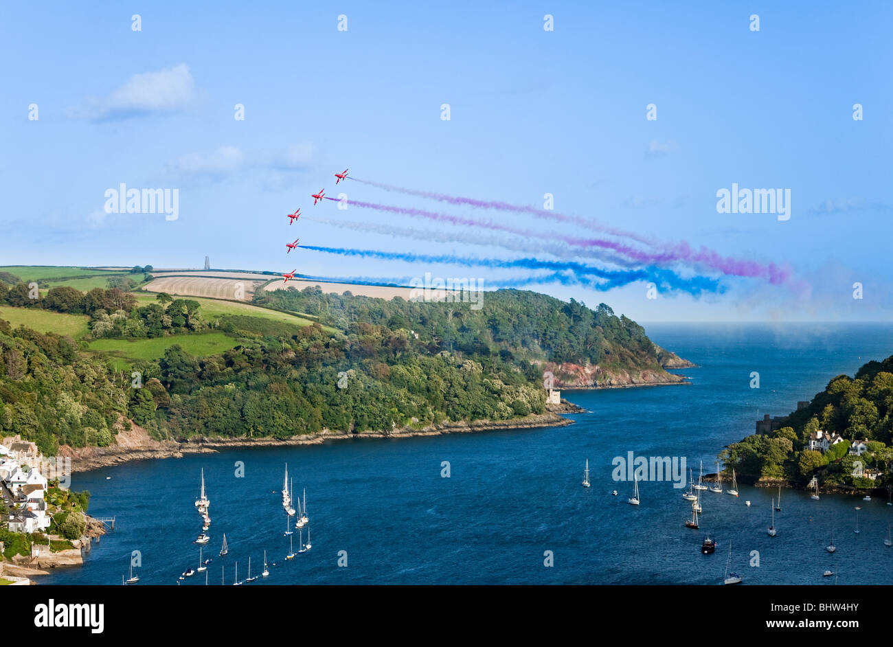 Royal Air Force Red Arrows Kunstflugvorführung bei der Dartmouth Regatta, Kingswear, Devon, England, Großbritannien Stockfoto
