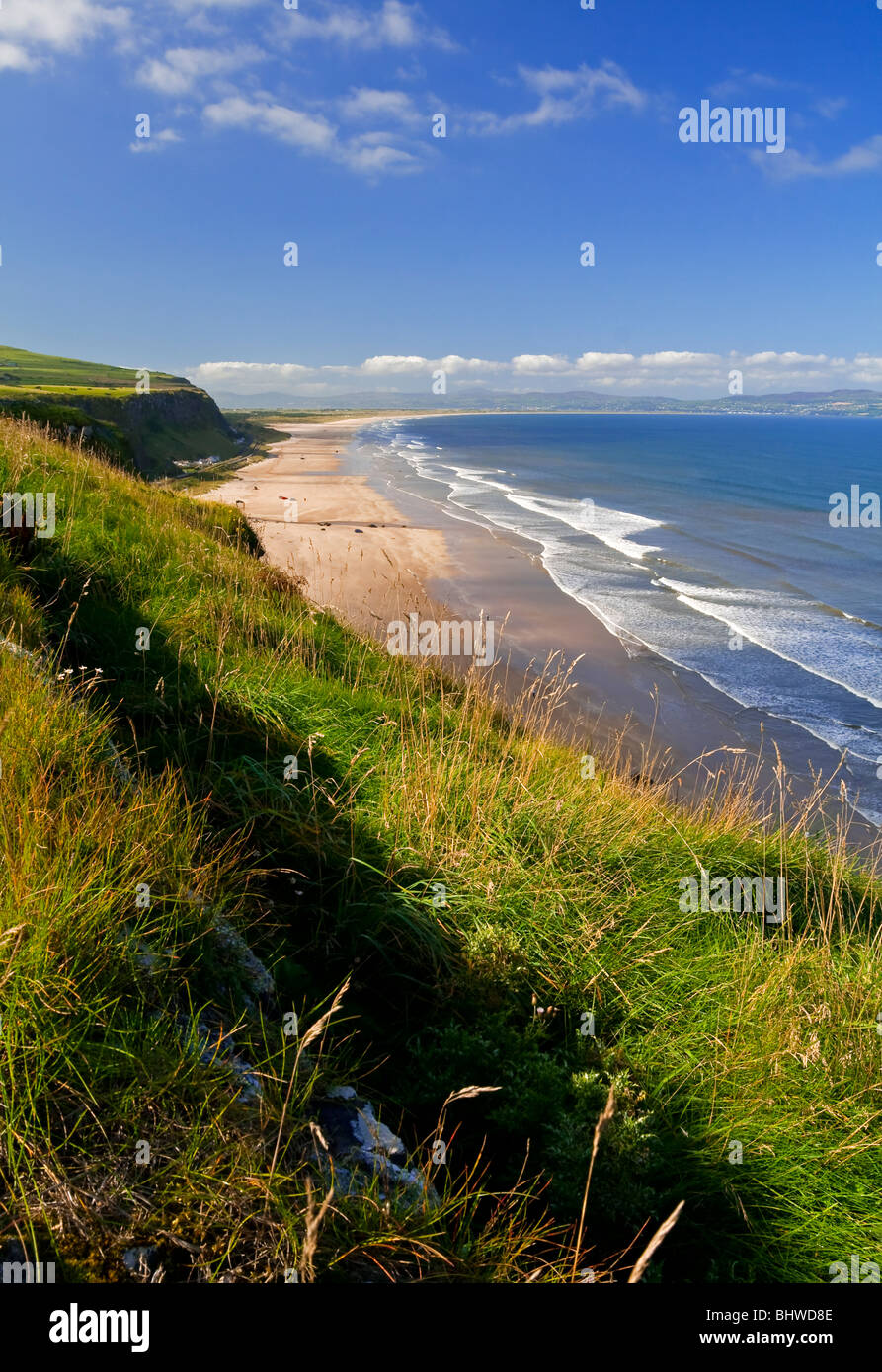 Der Strand von Abfahrt nach Westen in Richtung der Republik Irland von der Klippe County Londonderry-Nordirland Stockfoto