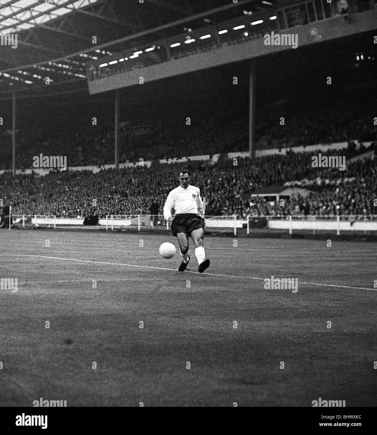Fußball World Cup 1966 England gegen Frankreich Jimmy Greaves schießt für Ziel ohne Erfolg Stockfoto