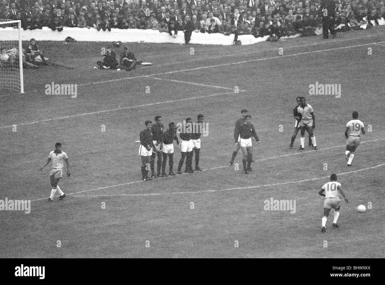 International Football Juli 1966 Brasilien V Portugal WM 1966 Gruppe Phase Pele nimmt Freistoß Stockfoto