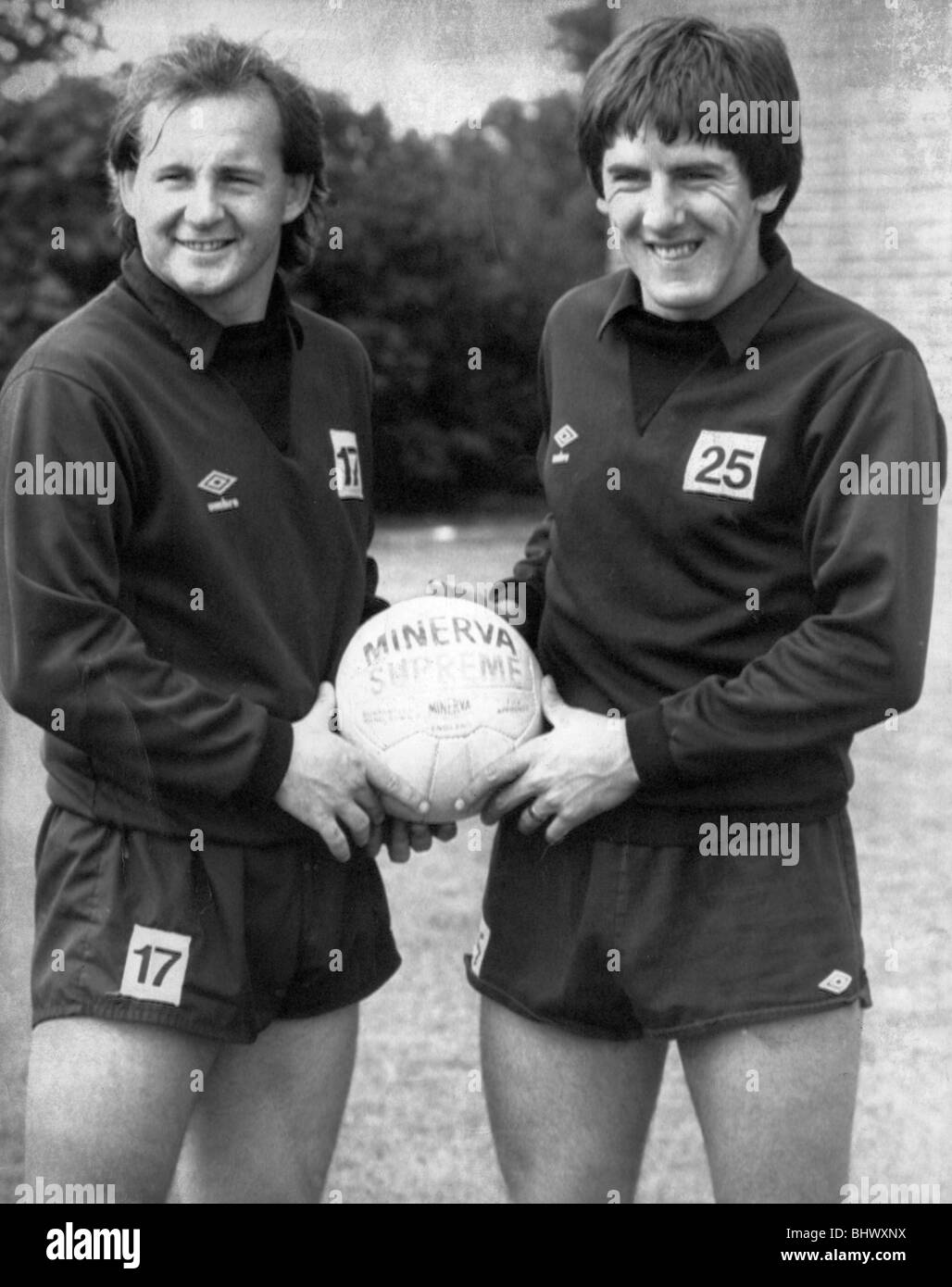 Newcastle United-Spieler David McCreery und Peter Beardsley, beide Ex-Manchester United, machen eine Rückkehr zum Old Trafford Stockfoto