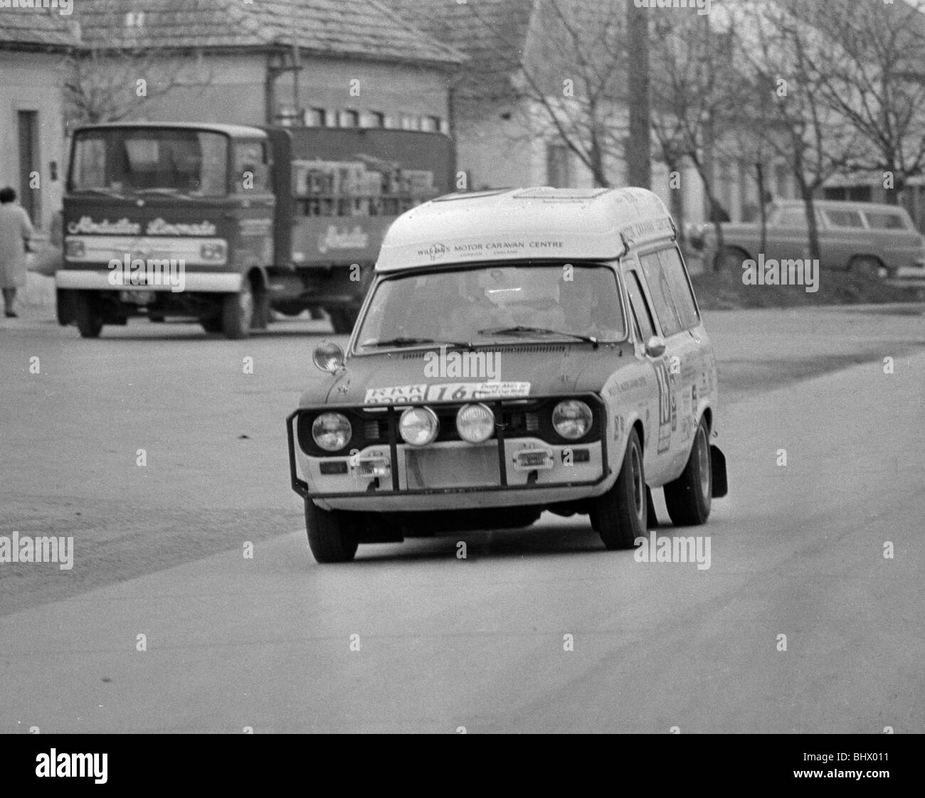 Täglicher Spiegel World Cup Rallye am 19. April - Mai 27. 1970. Startnummer 16, ein Escort Elba Wohnmobil getrieben von J. Gardner und Stockfoto