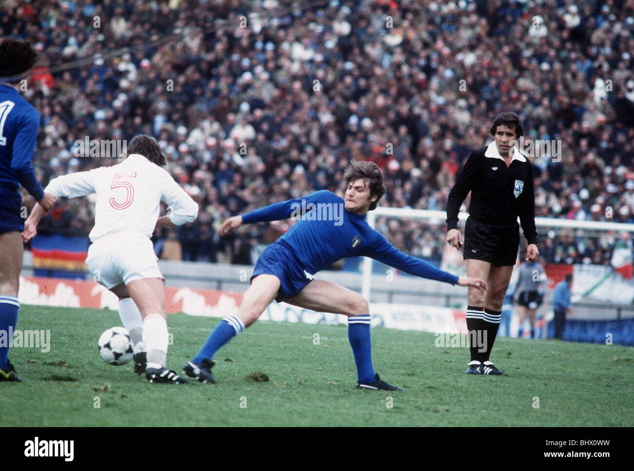 Italien V Ungarn Welt Cup 1978 S Zombori Nr. 5 G Antognoni Fußballschiedsrichter R Barreto Stockfoto