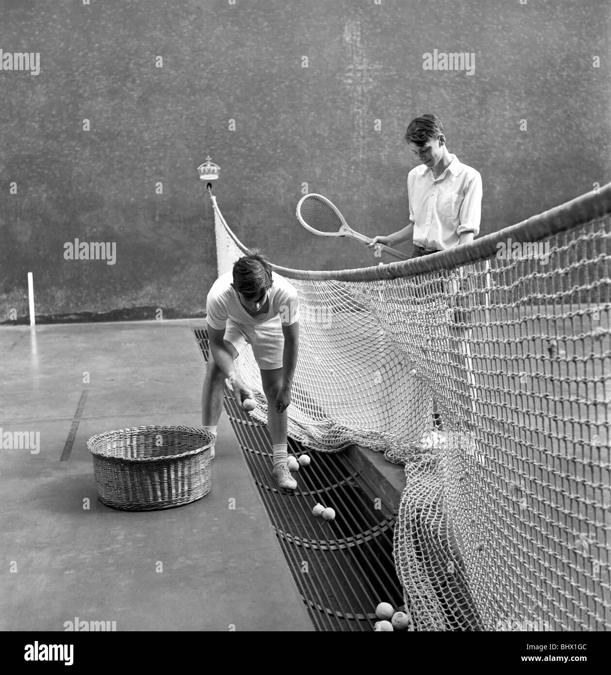 Sport: Real Tennis: vor Wimbledon und während der Herrschaft von Henry VIII Real Tennis erfunden wurde. Das Spiel ähnlich wie tennis Stockfoto