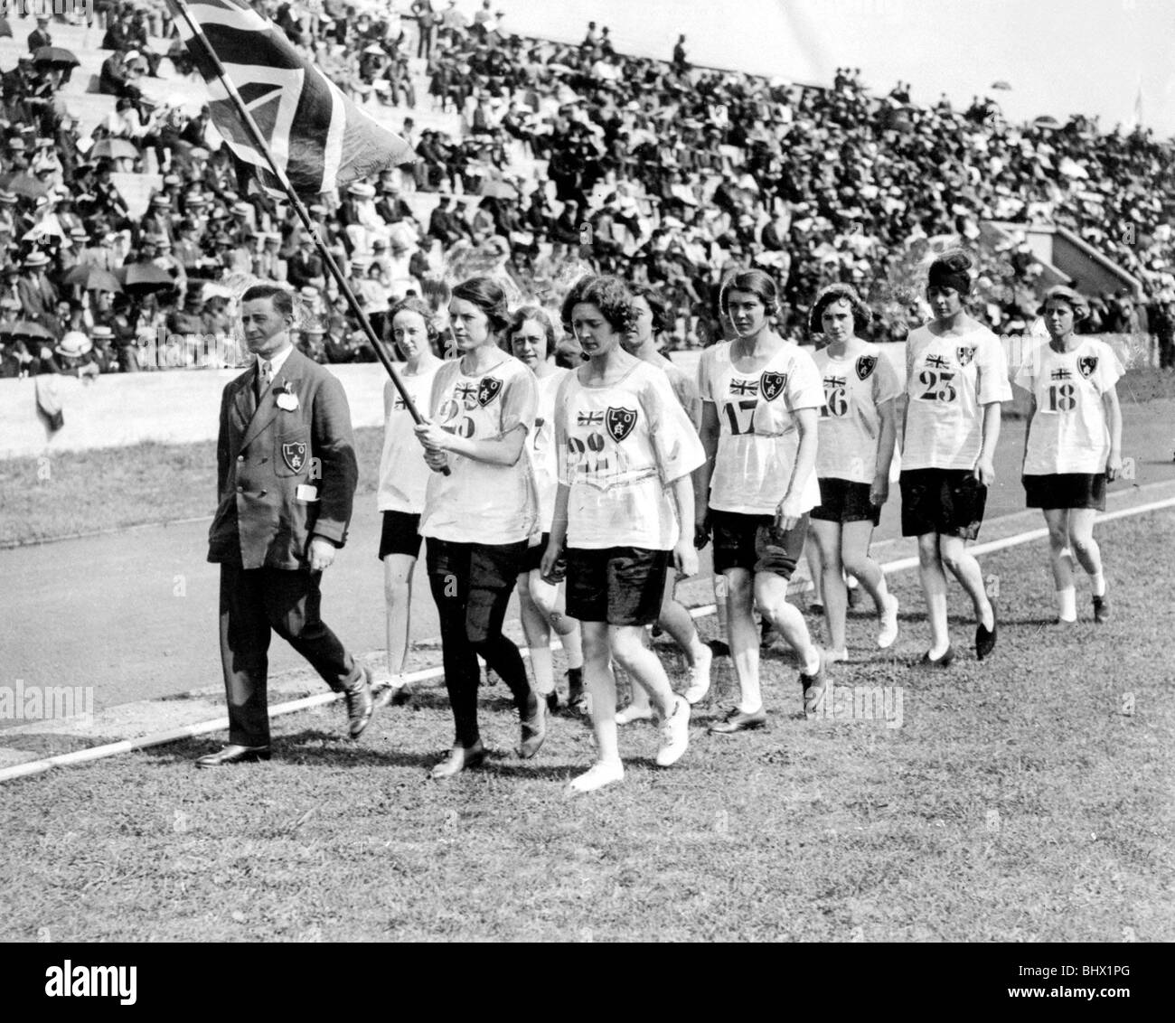 Paris 1922 britische Frauen Nationalmannschaft bei der Eröffnungsfeier des ersten statt je International Track Meet für Frauen am 20. Stockfoto