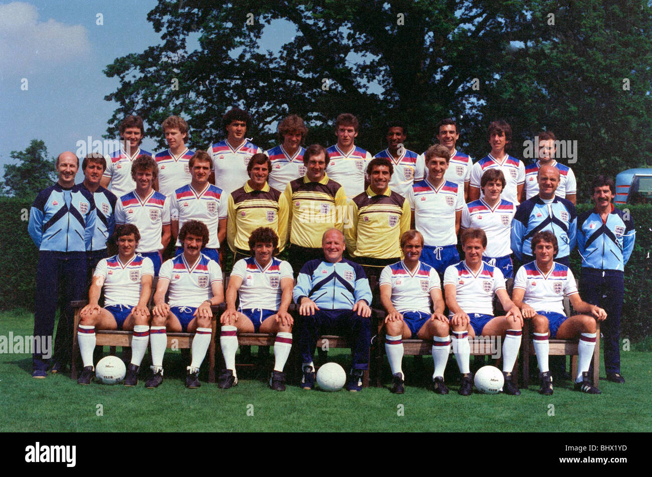 England-Kader für die WM 1982 in Spanien posieren für ein Gruppenfoto Mai 1982 Stockfoto