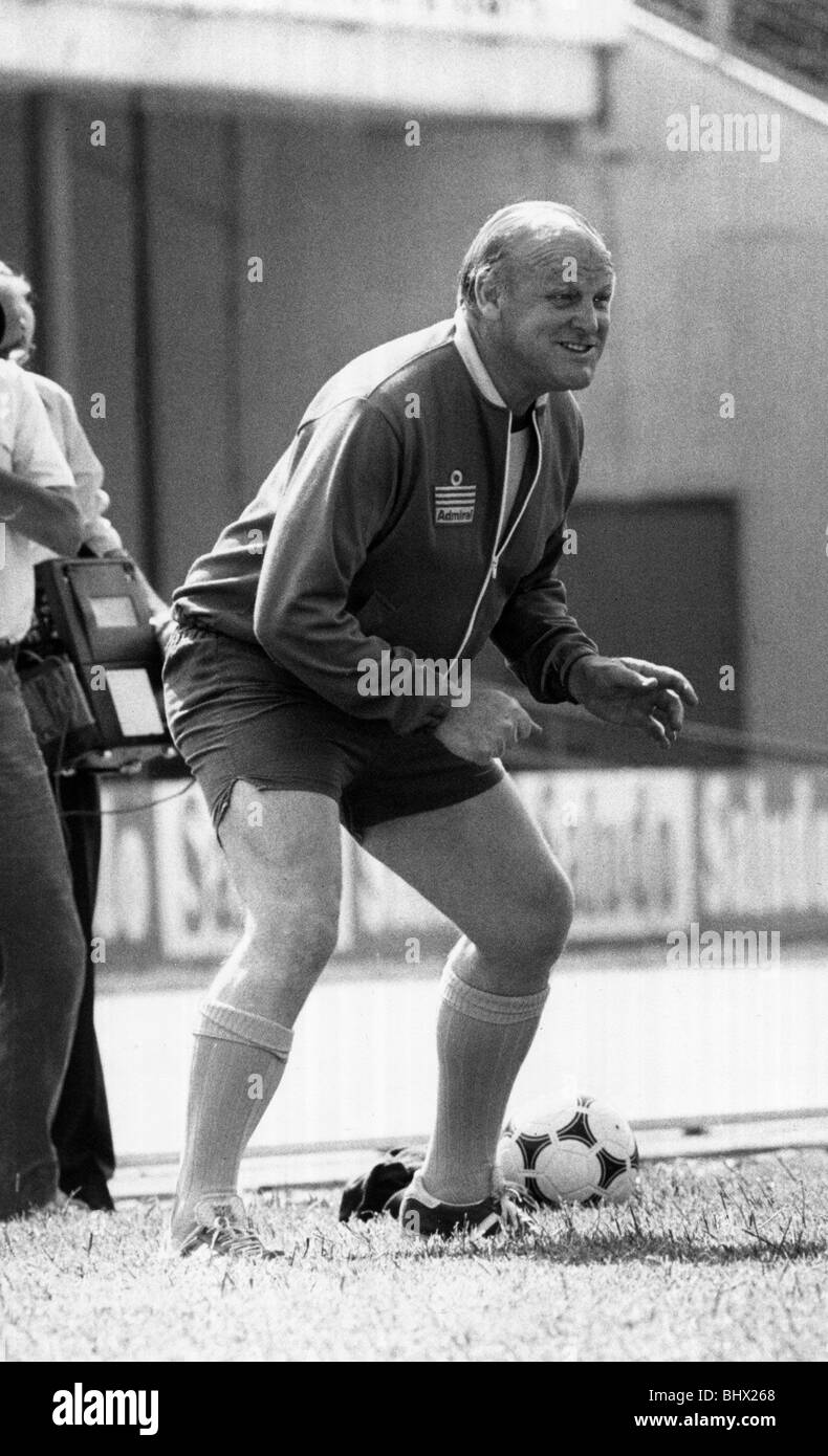 England-Manager Ron Greenwood gesehen hier während einer Trainingseinheit in Bilbao, Spanien während der WM 1982 Stockfoto