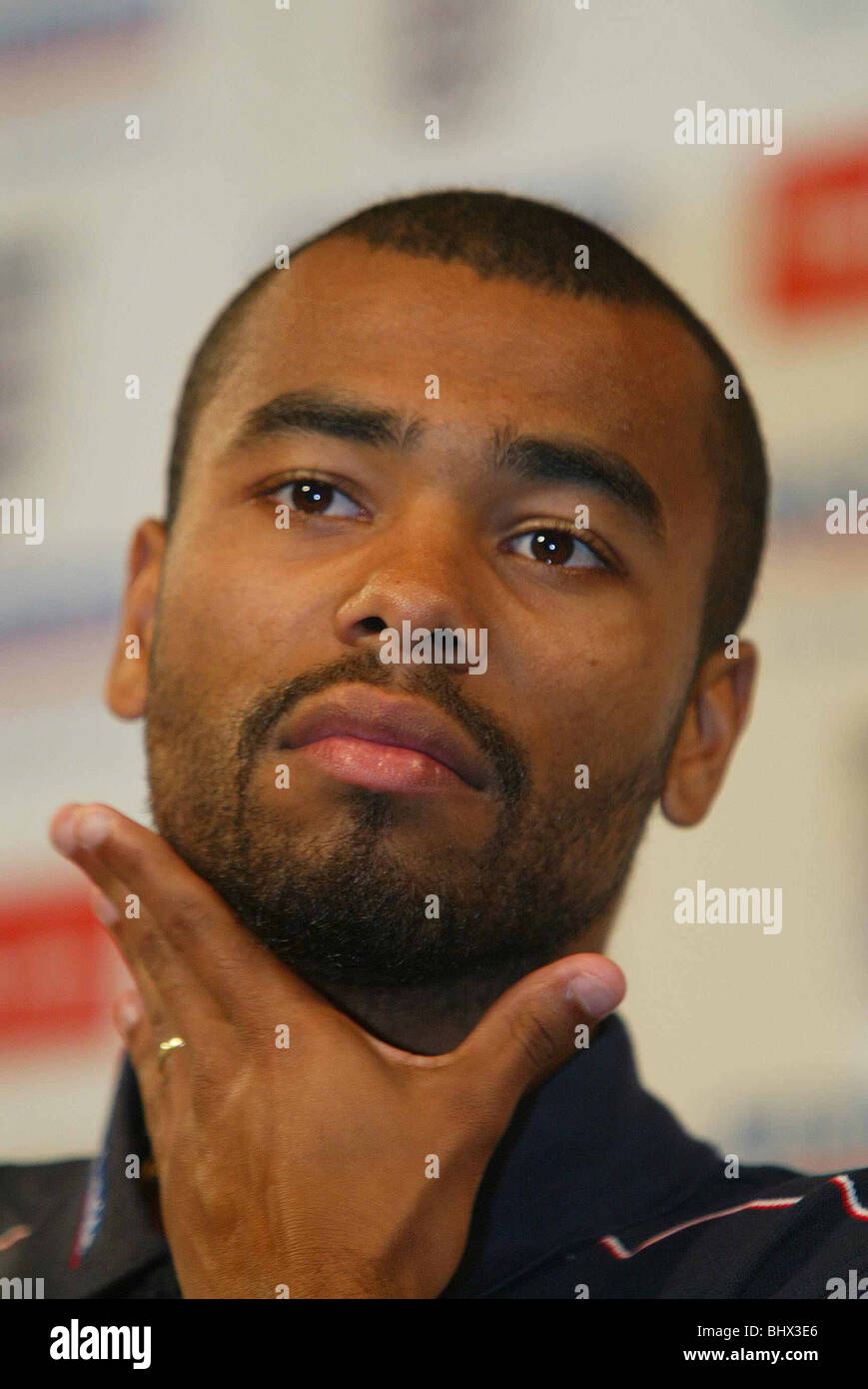 Ashley Cole Juni 2002 England Spieler in reflektierende Stimmung Bild im Training Camp Awaji Insel Japan © Mirrorpix Stockfoto