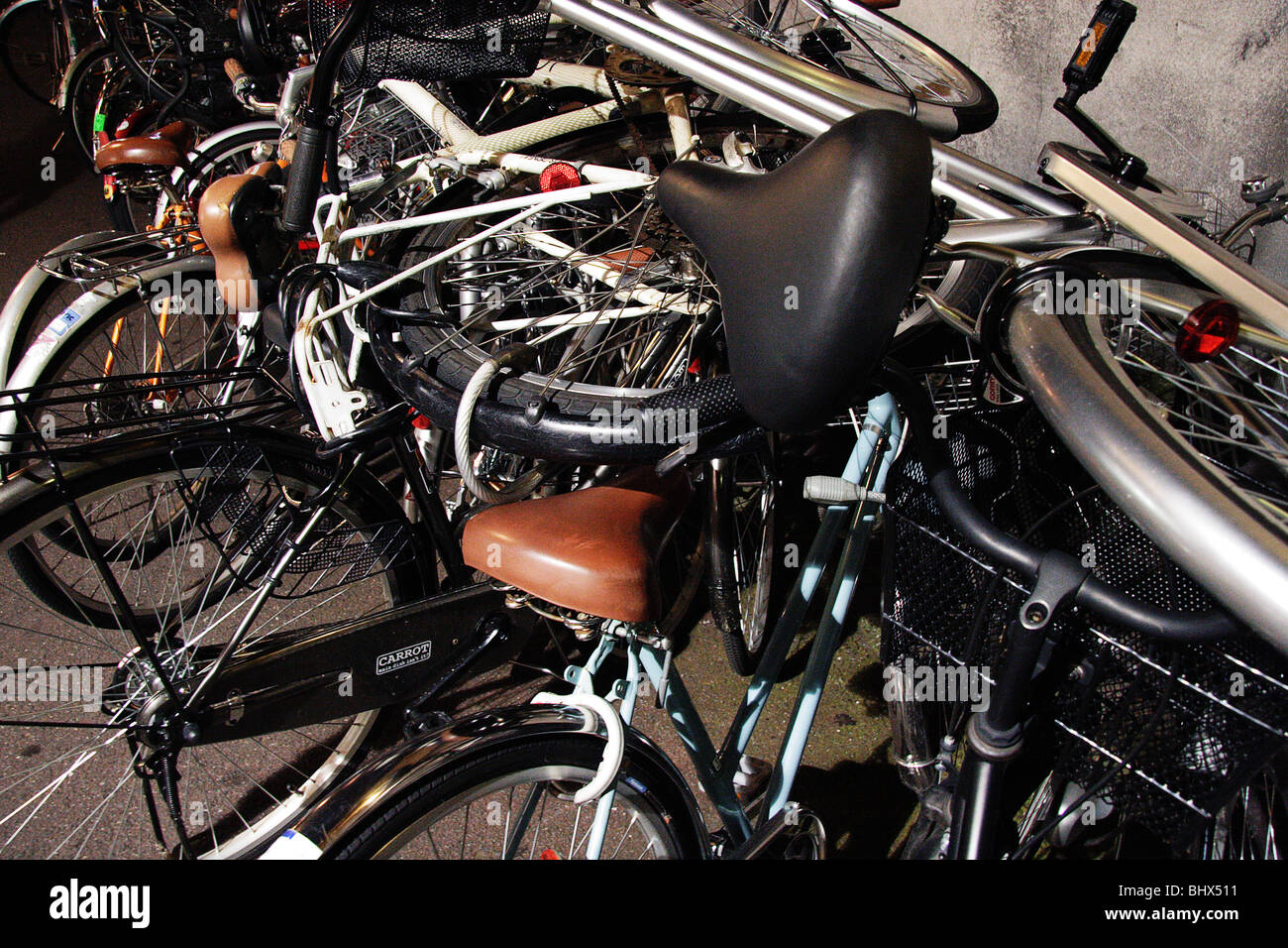 Fahrrad-Parken in Kyoto Stockfoto