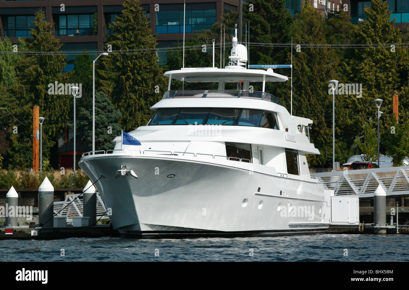 Motoryacht vertäut am Lake Union, Seattle Stockfoto