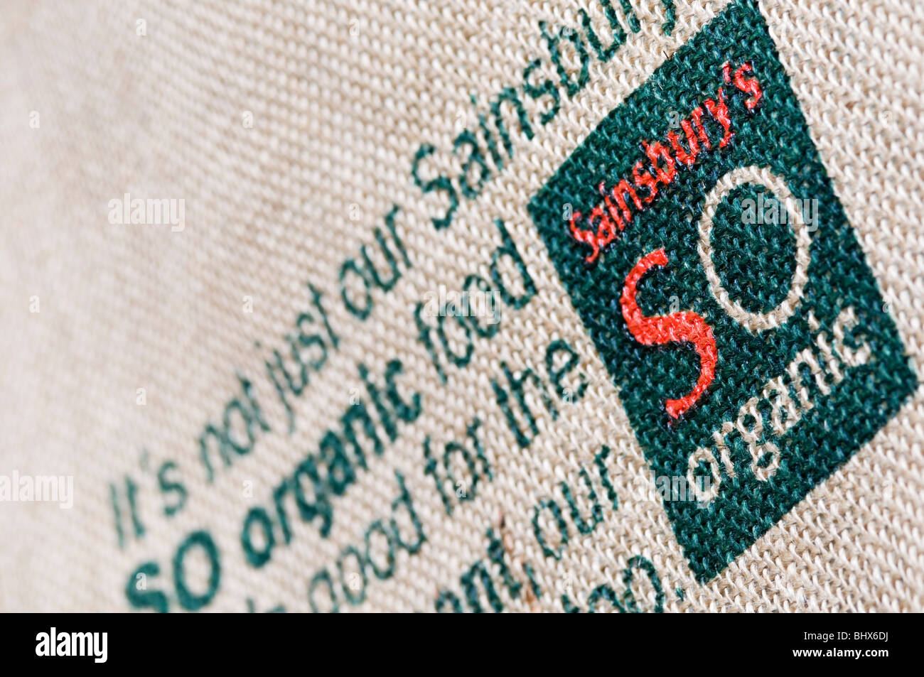 Sainsbury's Organic auf eine wiederverwendbare Jute-Einkaufstasche Stockfoto