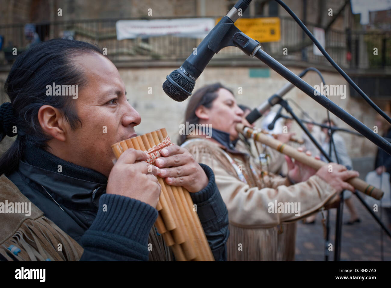 Tatanka (Native American Indian Musiker) spielen in Nottingham Stadtzentrum Stockfoto