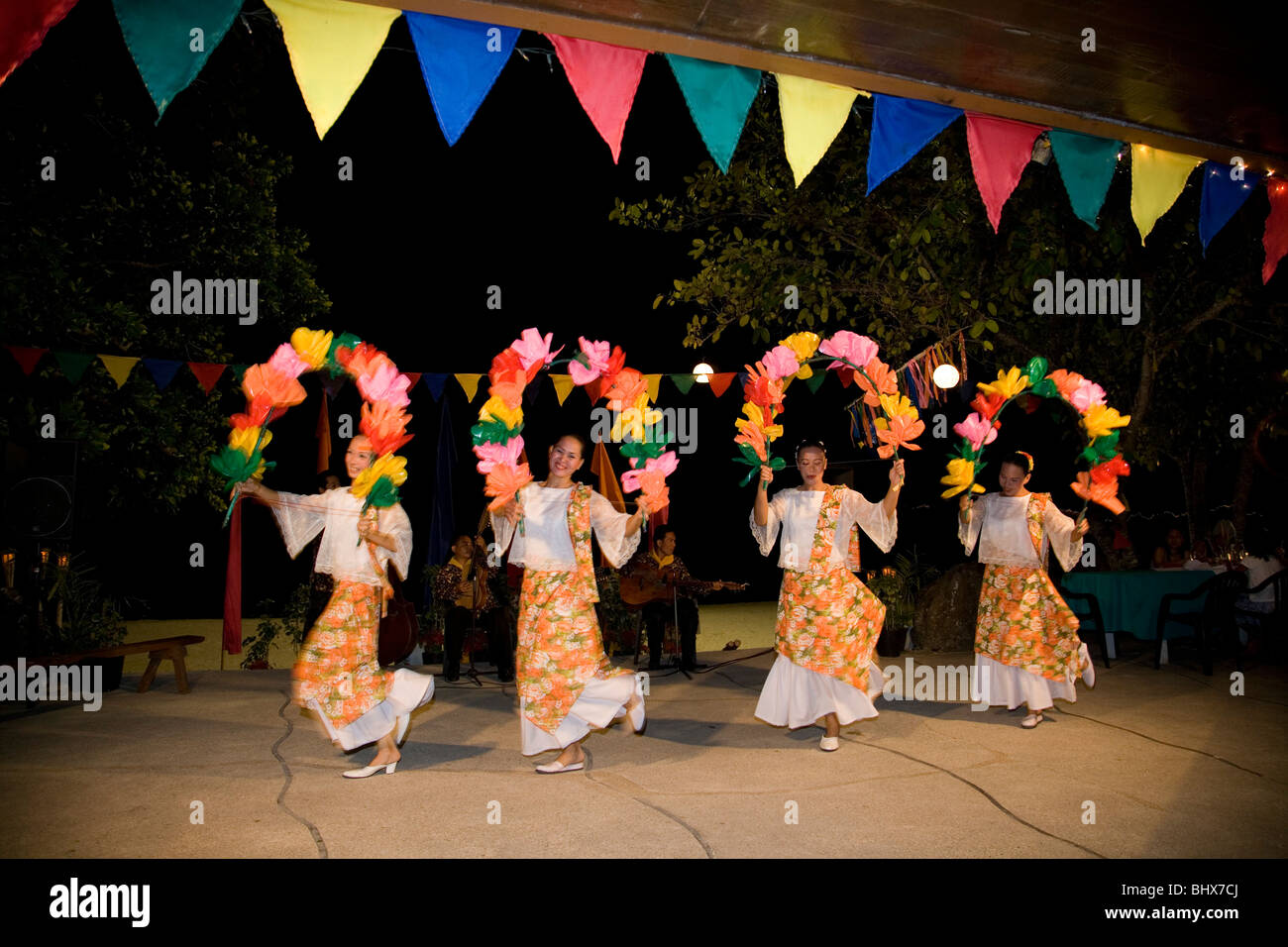 Philippinische Tänzer traditionellen Volkstanz zu tun. Stockfoto