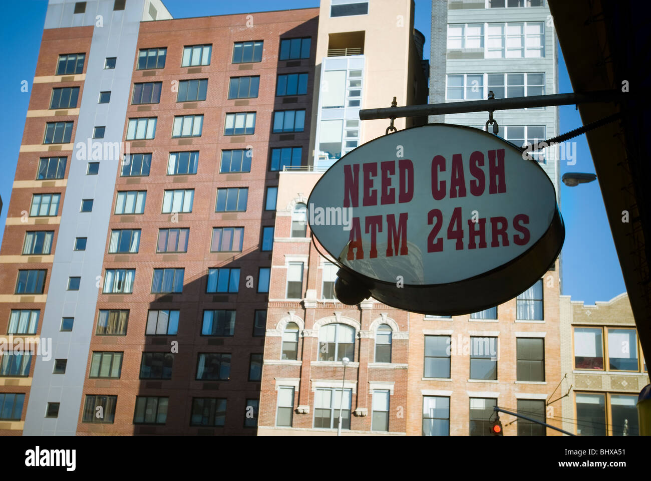 Ein Zeichen für ein privat geführtes Geldautomat im Stadtteil Nolita von New York auf Montag, 1. März 2010. (© Richard B. Levine) Stockfoto