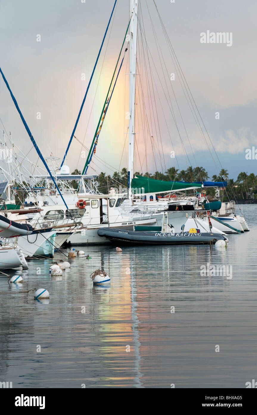 Regenbogen und Reflexion über Lahaina West Maui Hawaii Boot dock am frühen Morgen Stockfoto