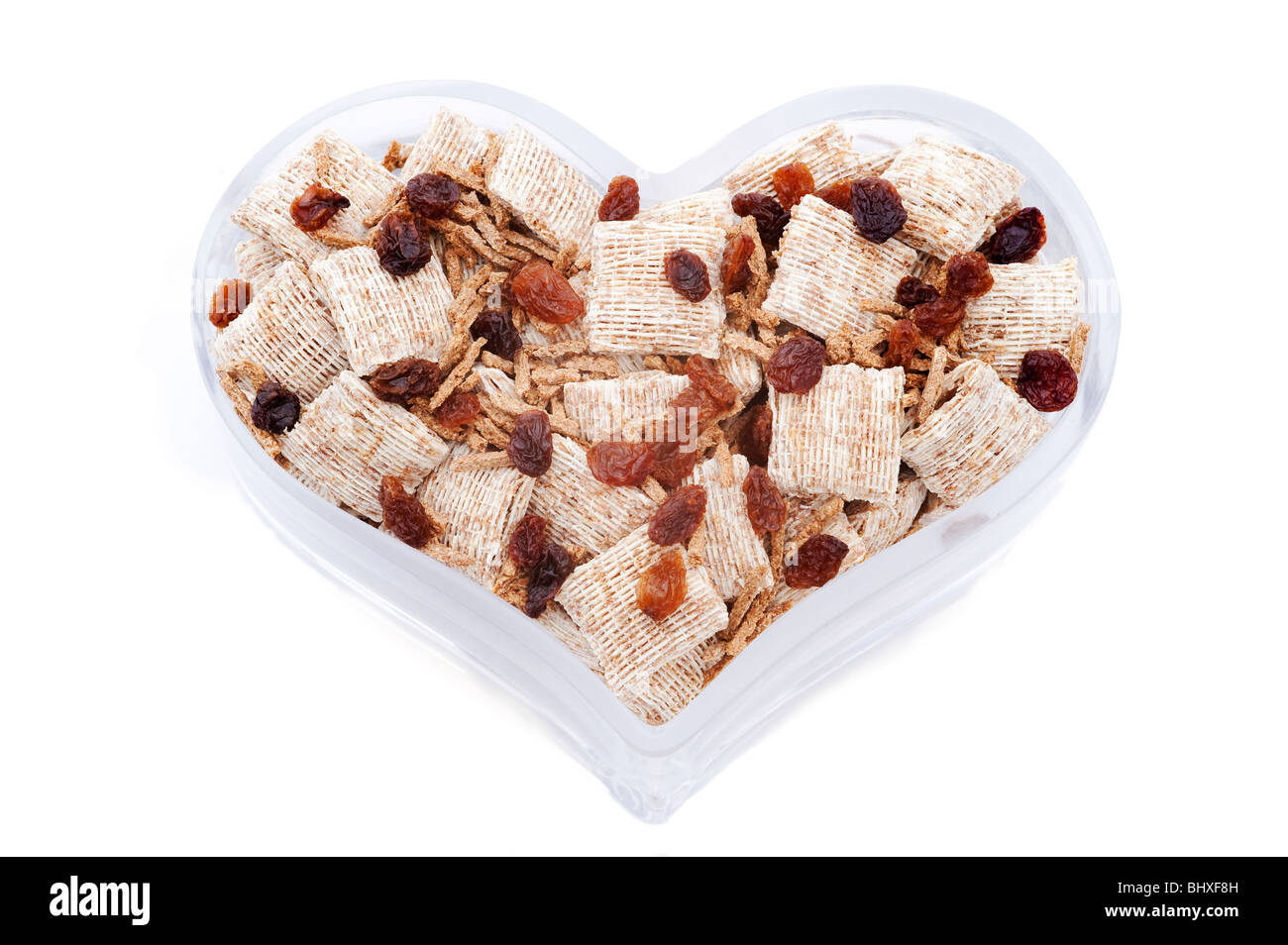 Herzförmige Schüssel mit gesunden Cerealien Stockfoto