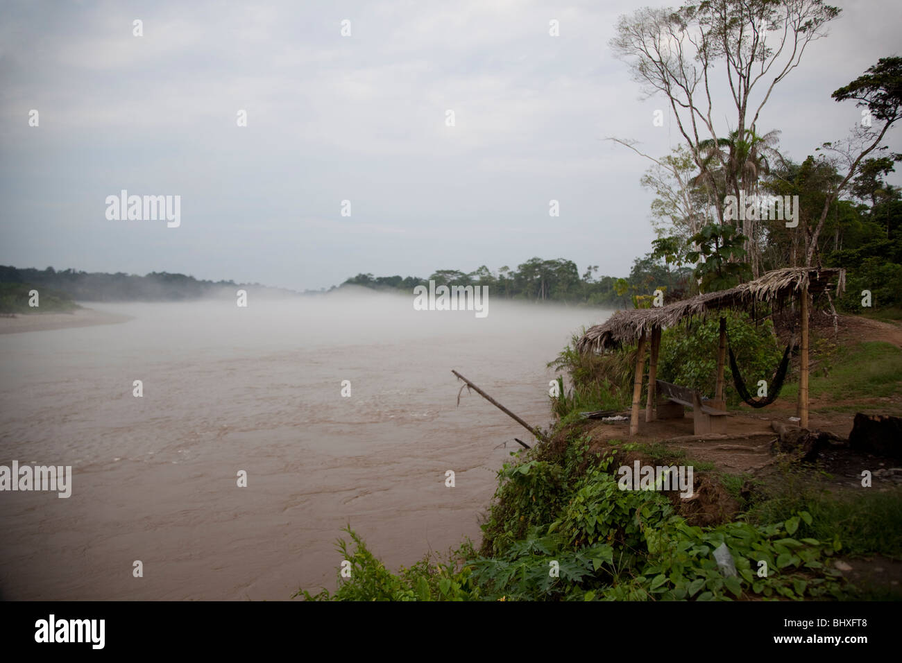 Die Cofan Dorf des Dureno im ecuadorianischen Amazonasgebiet, die Ölverschmutzung stark betroffen war. Stockfoto