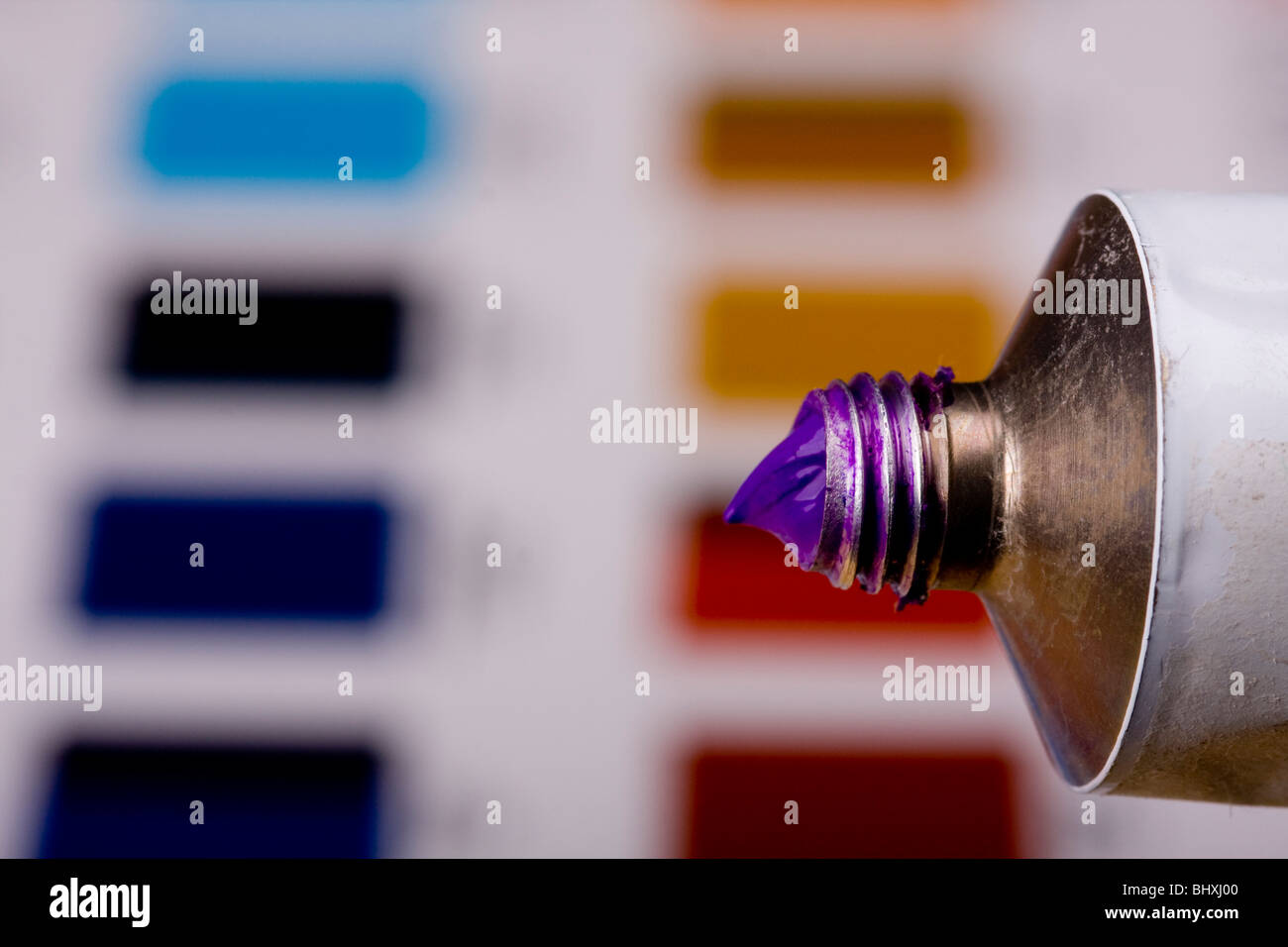 Farbtuben und Farbkarte Stockfoto