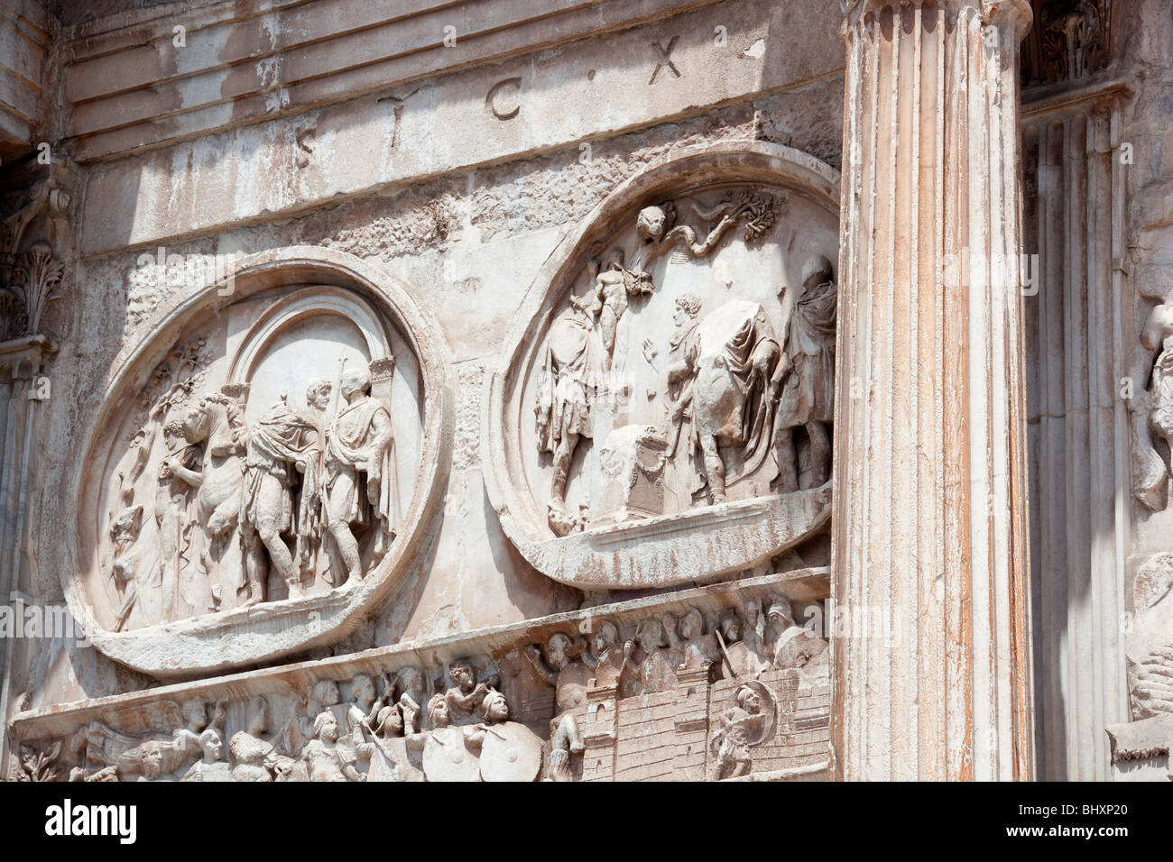 Relief auf dem Bogen von Constantine Stockfoto